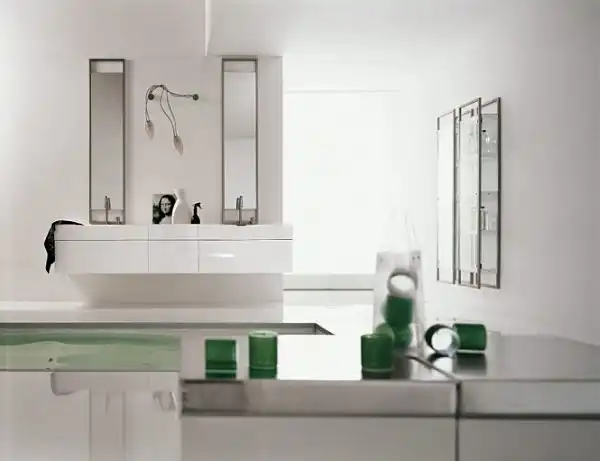 Green white bathroom 600x511