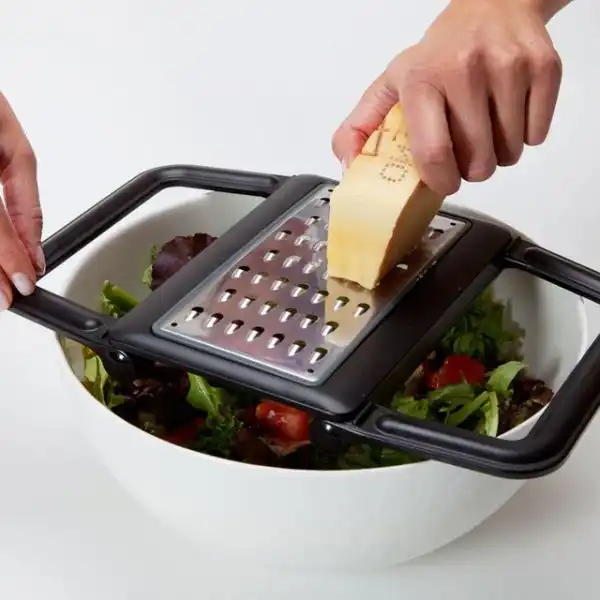 Grip grater