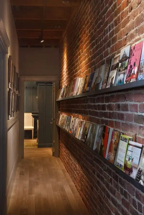 Hallway books storage2