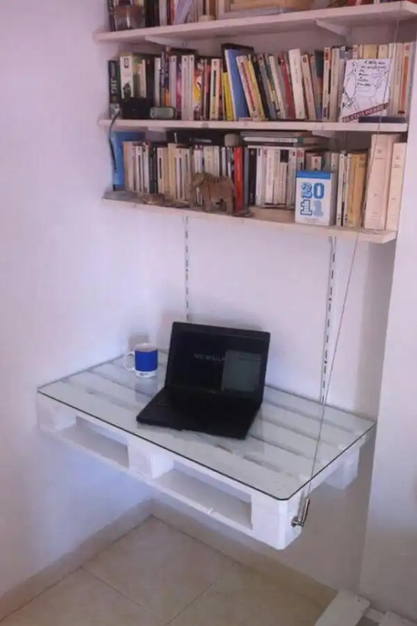 Hanging pallet