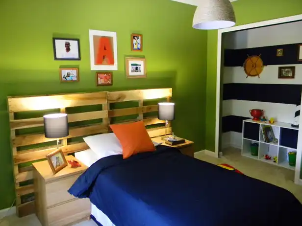 Headboard pallets