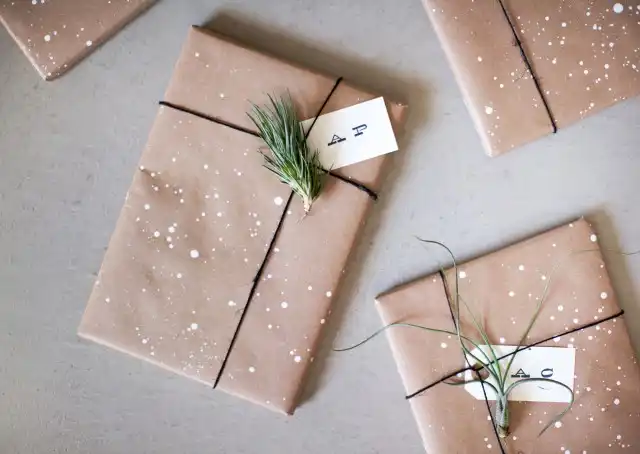 Holiday winter gift wrapper