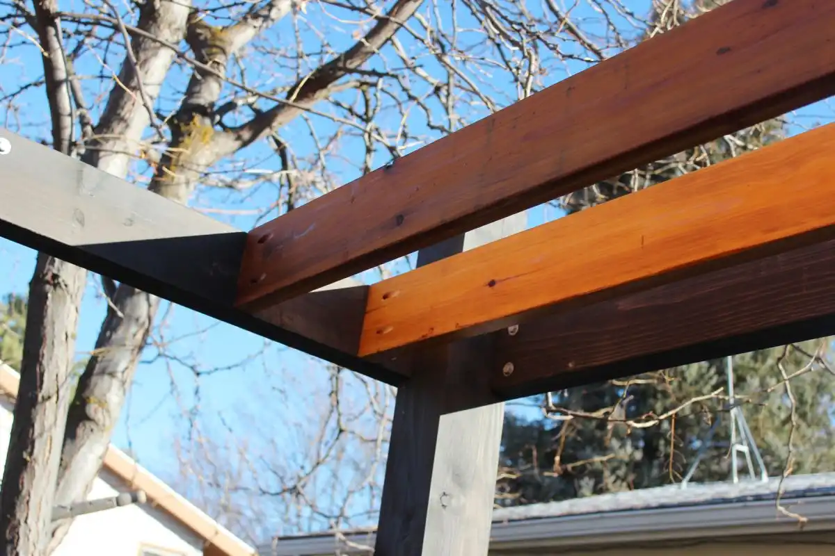 How to Install Modern Pergola Rafters Without Brackets - holes on the inside