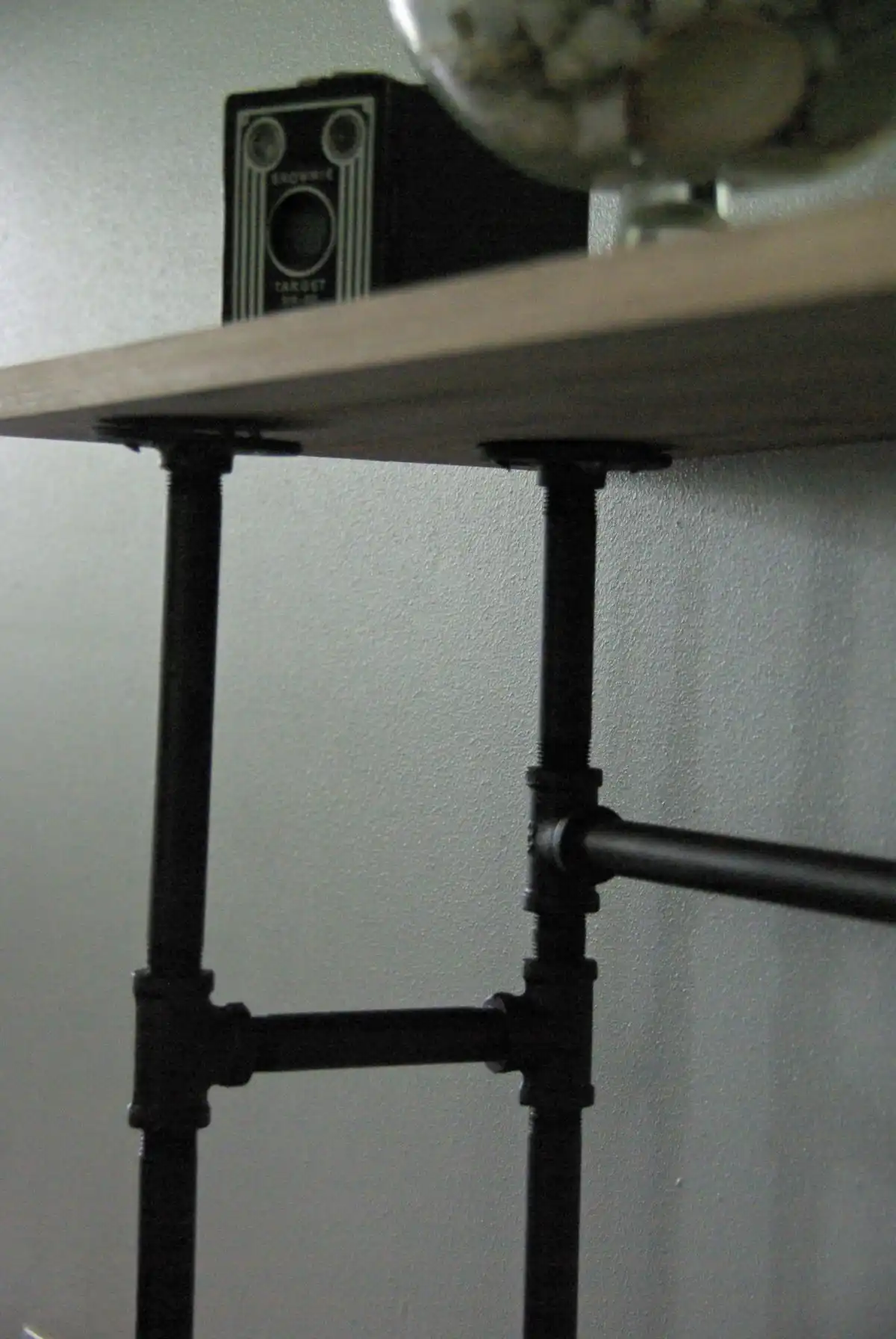 Industrial console table pipe legs