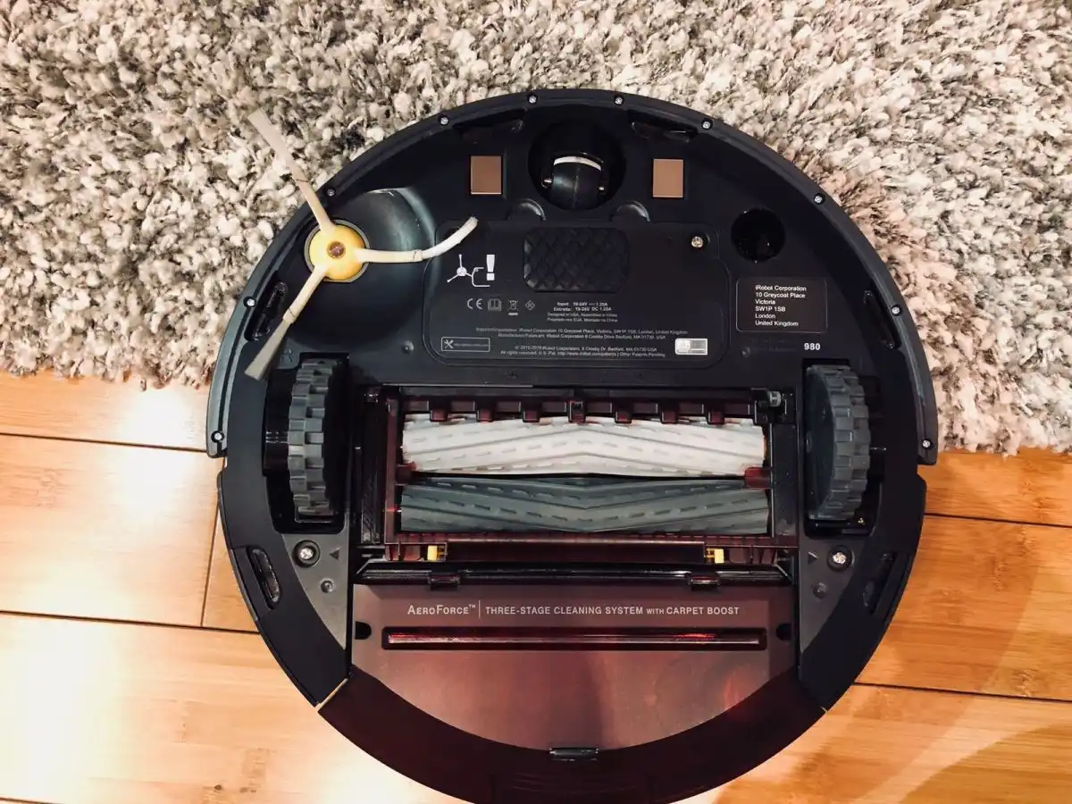 Irobot Roomba 980 Vacuum Review Brush and Wheels