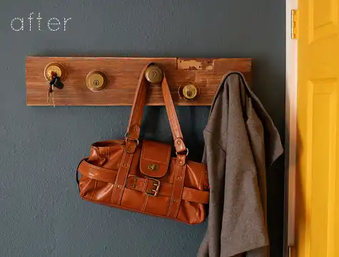 Keyholder after