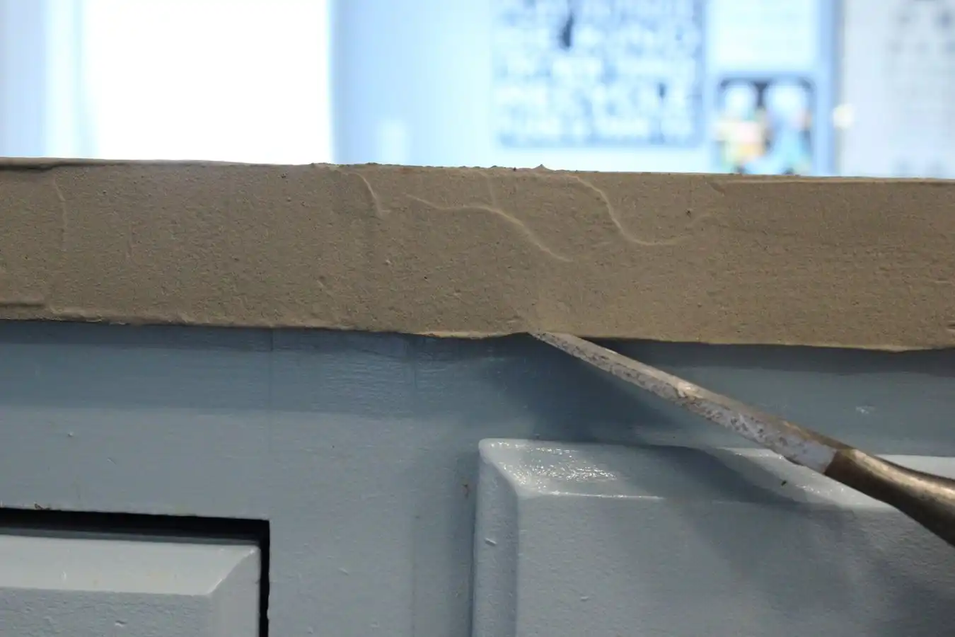 Kitchen countertop from concrete scrape edges