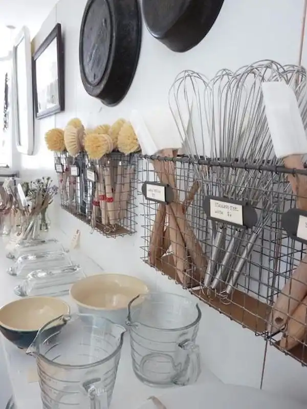 Kitchen utensils brushes