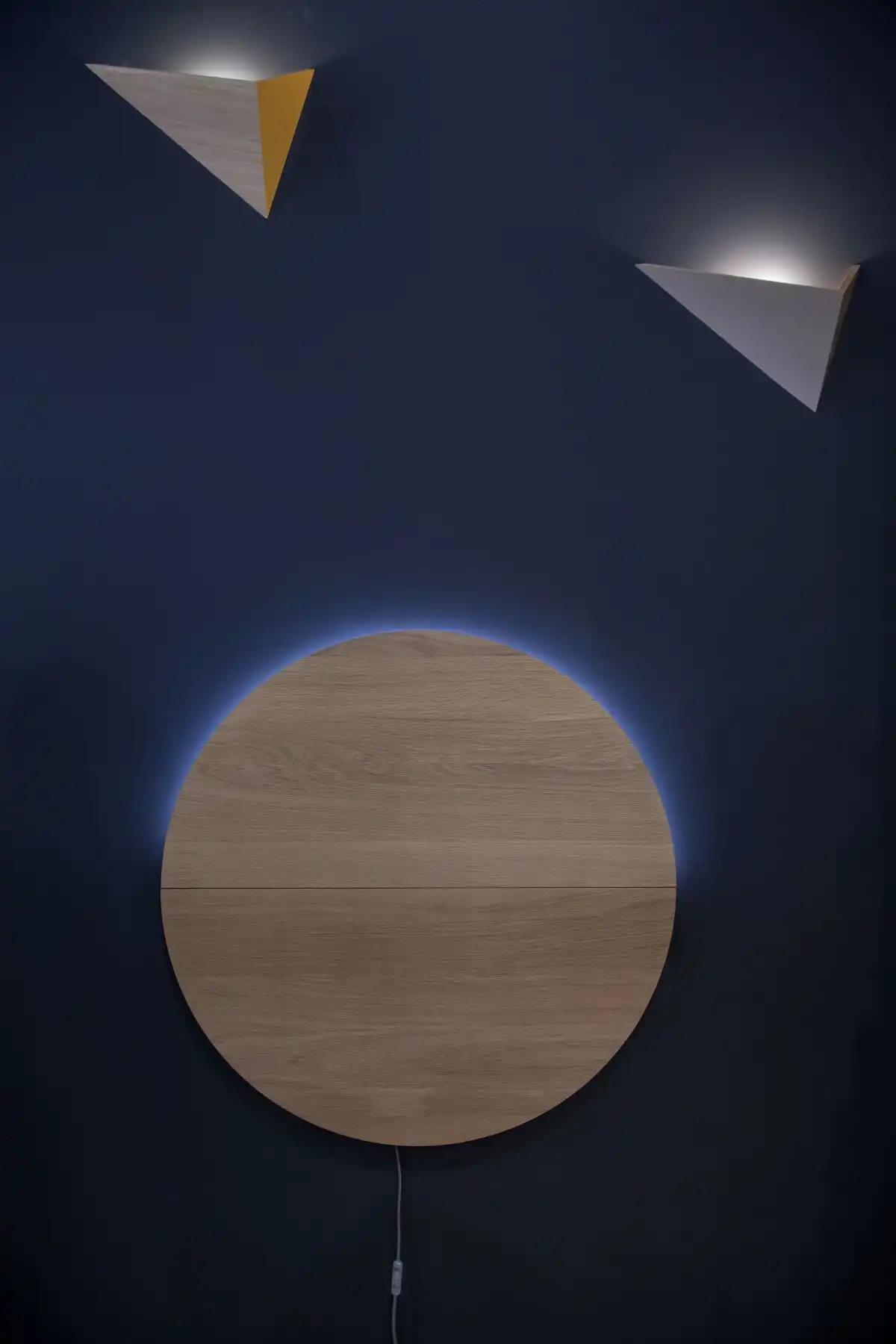 kite sconces with round