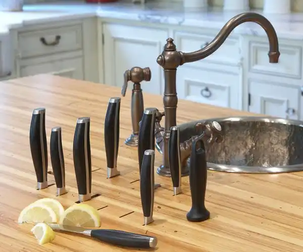Knife countertop storage