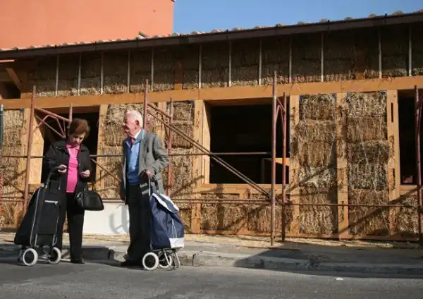 La primera de casa de fardos de paja para1