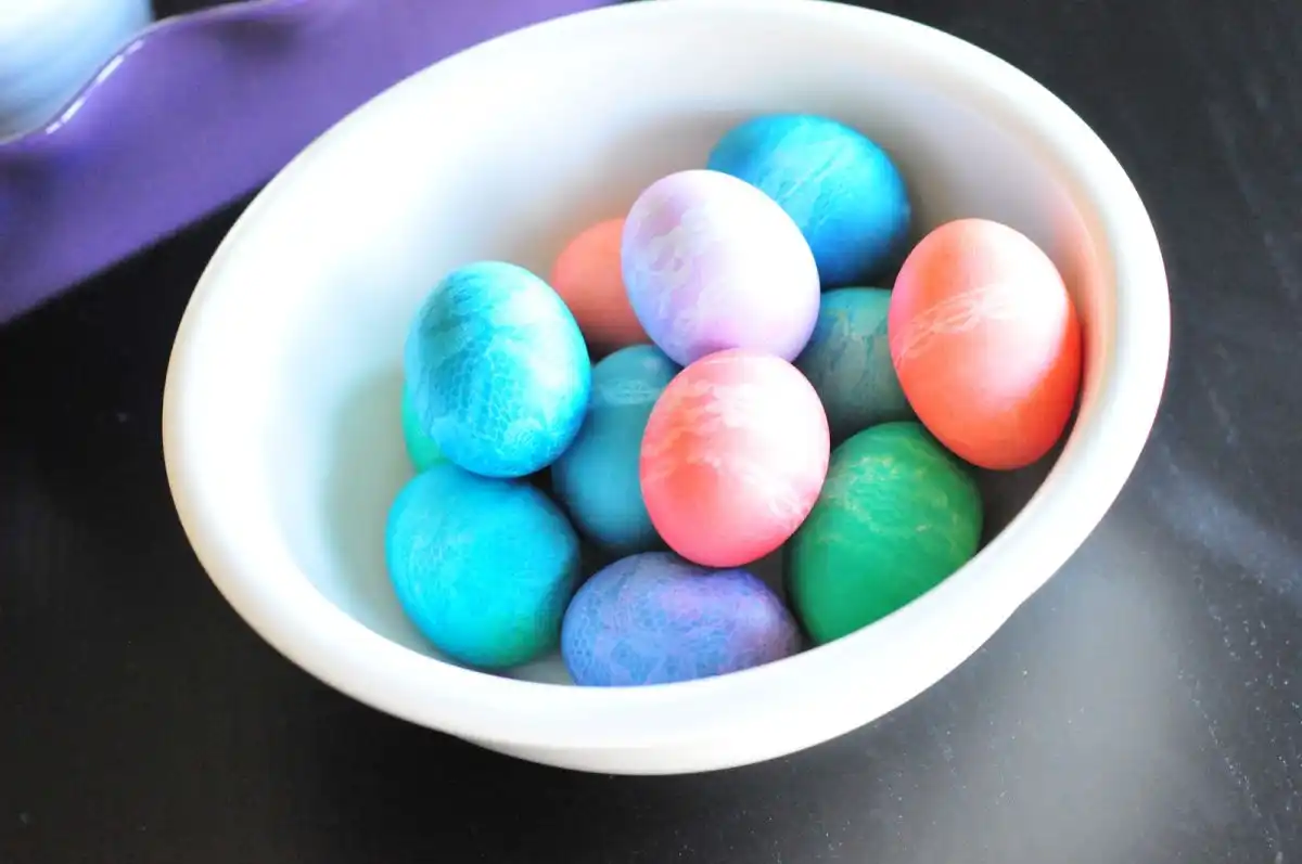 Lace patterned easter eggs