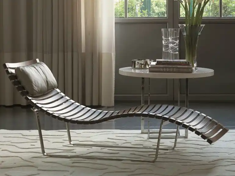 Logos walnut lounge chair