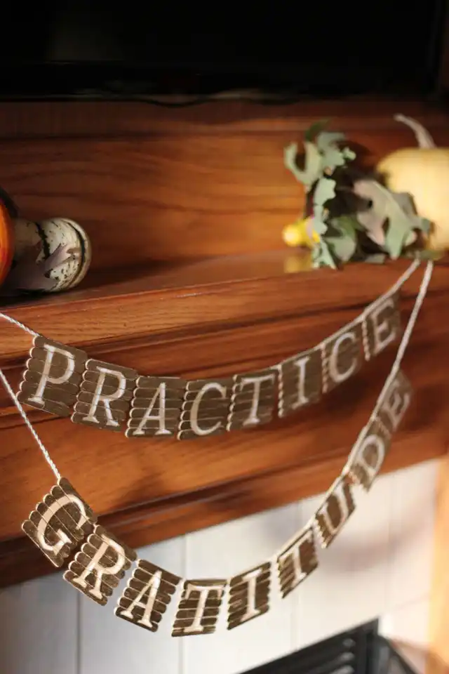 make a popsicle stick garland