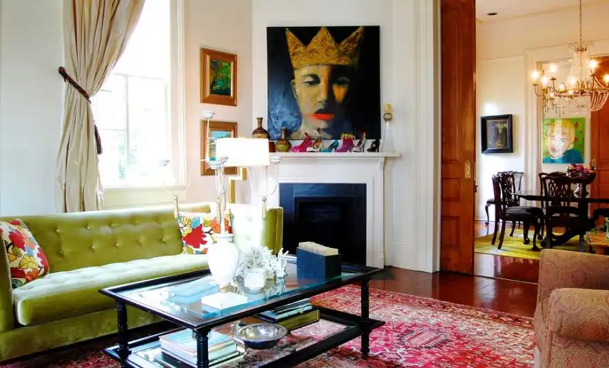 Mantel to display shoe collection