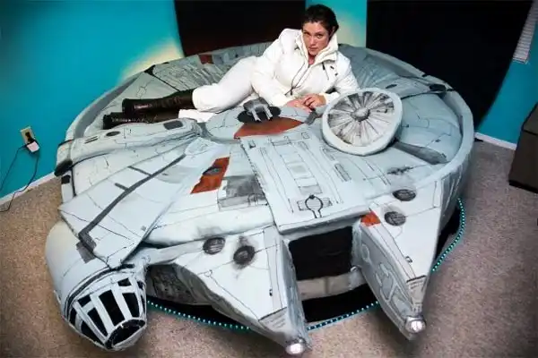 Millenium falcon bed