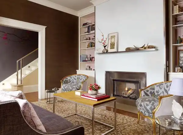 Modern living room subtle mantel