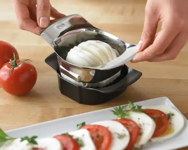 Mozzarella slicer