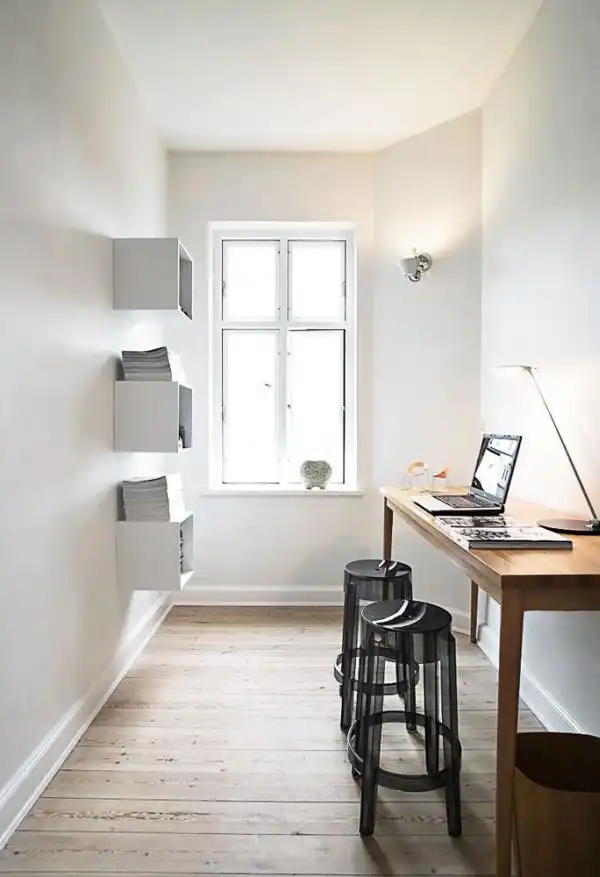 Narrow desk room