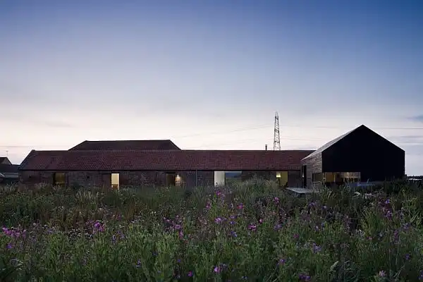 Ochre barn house10