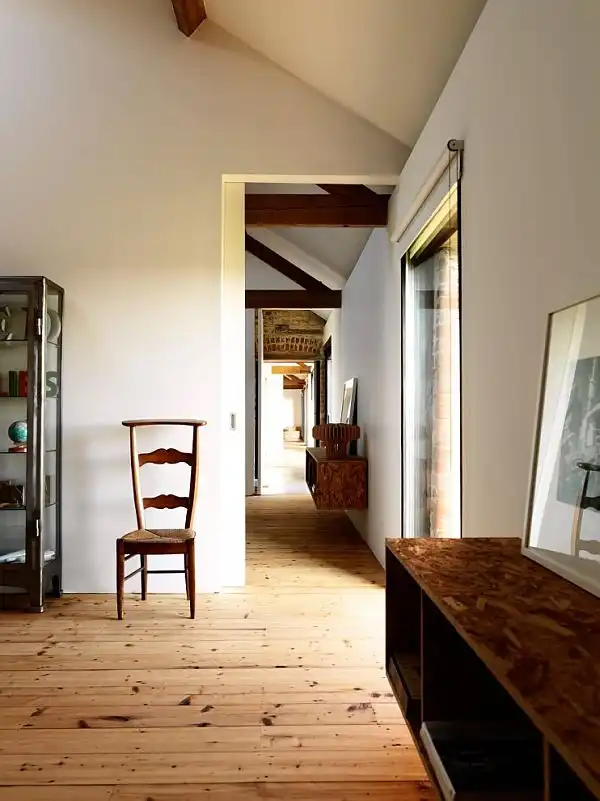 Ochre barn house4