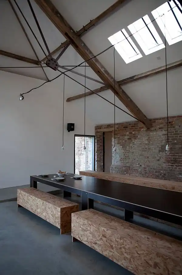 Ochre barn house8