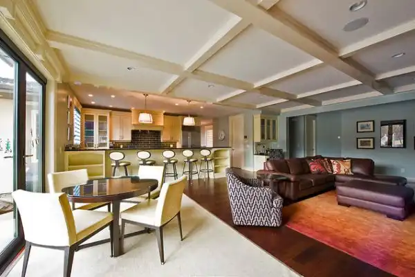 Open space fraturing a ombre rug