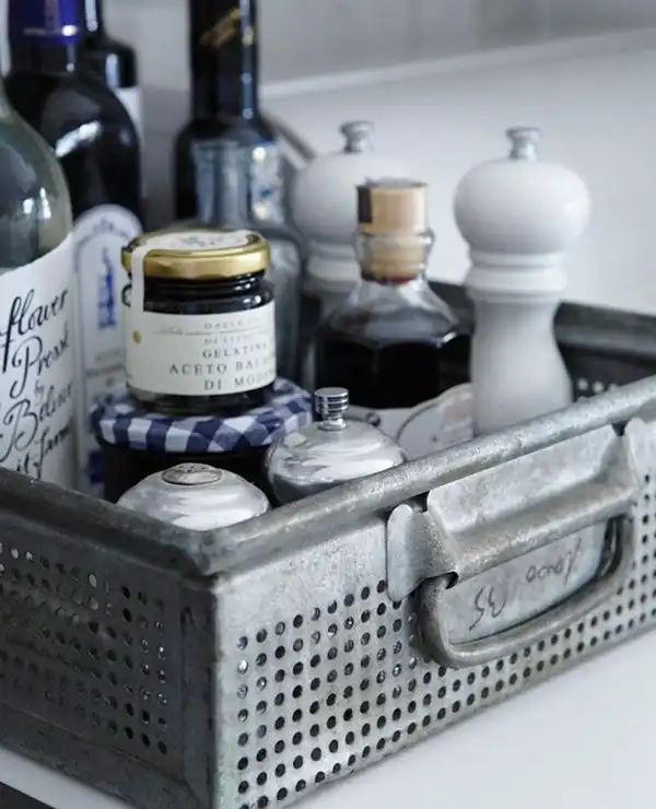 Organizing the kitchen counter