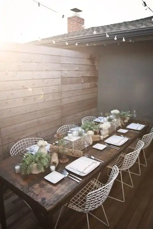 outdoor-dining-urban-backyard