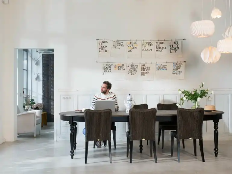 Oval dining table expandable3