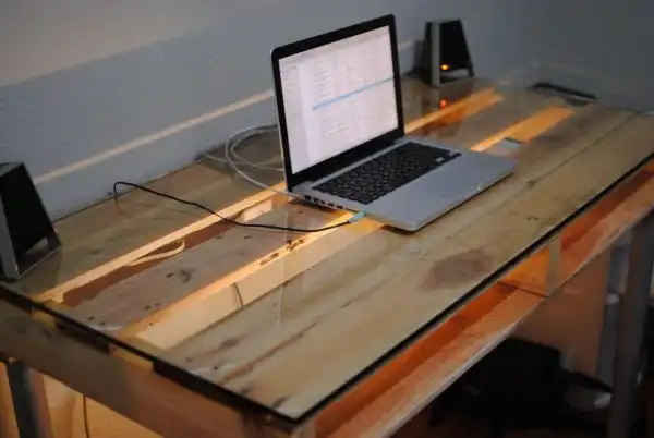 Pallet desk glass top