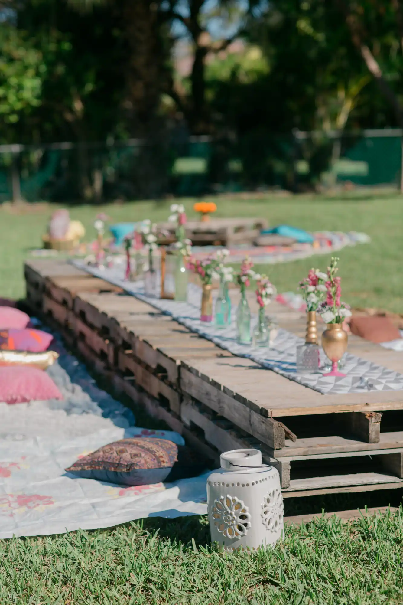 pallet-tables-for-outdoor-party