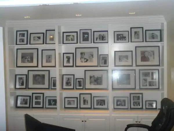 Picture dresser
