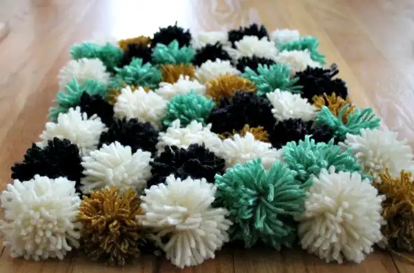 Pompom diy rug