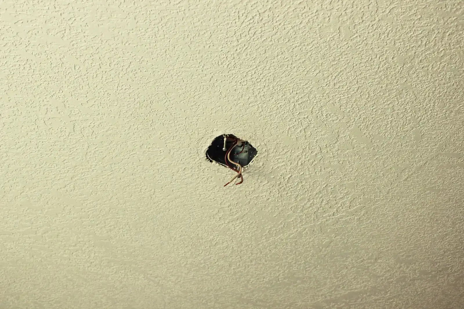 Prepare the ceiling for lighting fixture