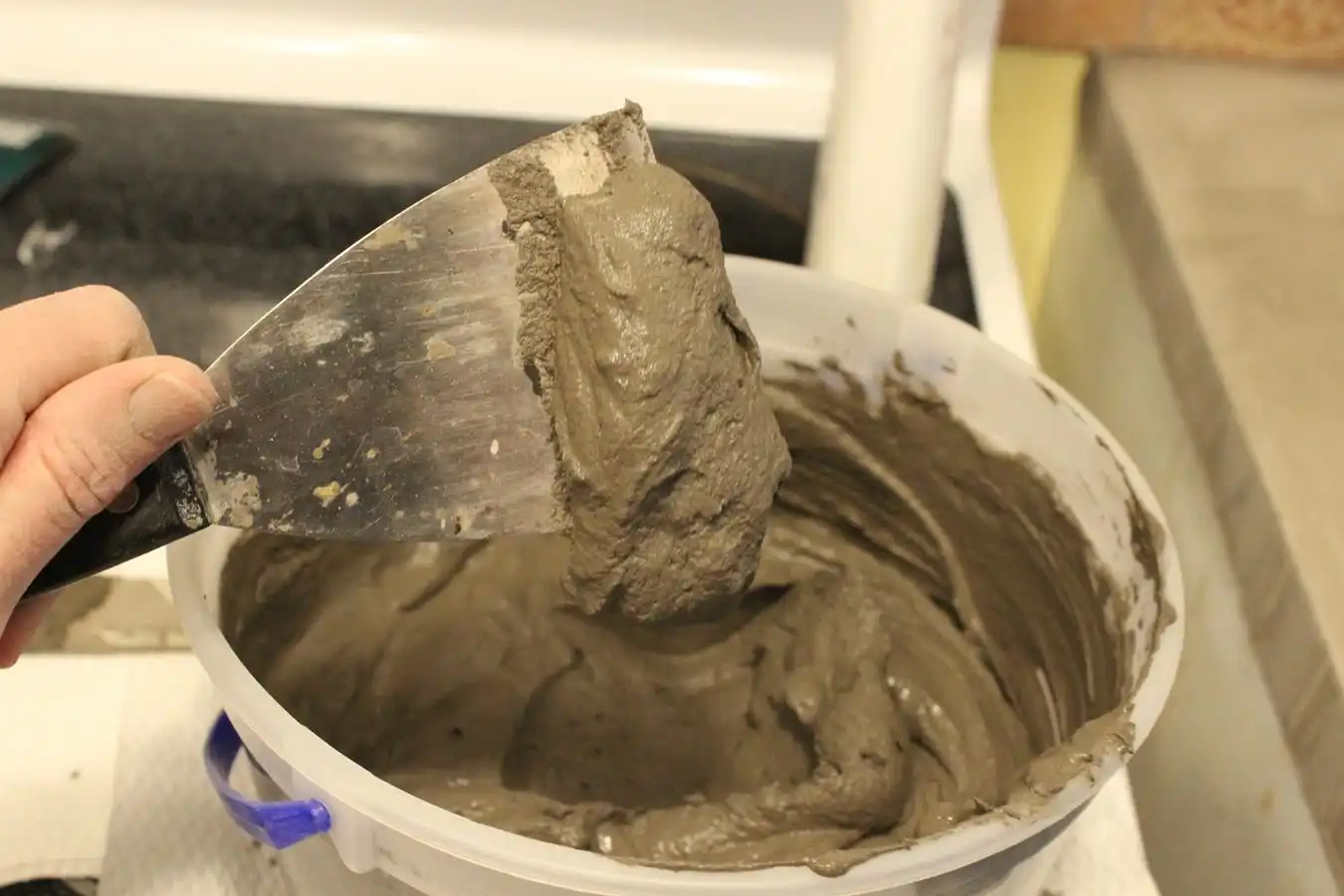 Prepare the mix for kitchen counter top