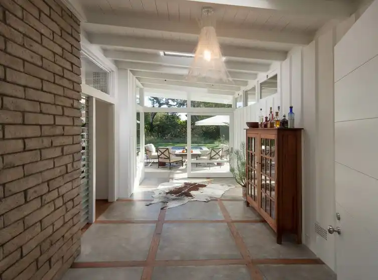 ranch style hallway