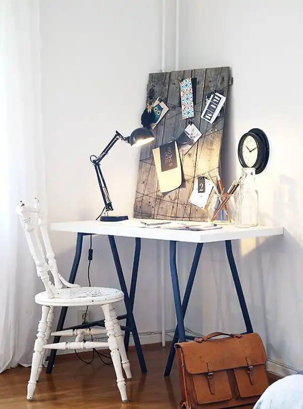 Reclaimed wood pinboard