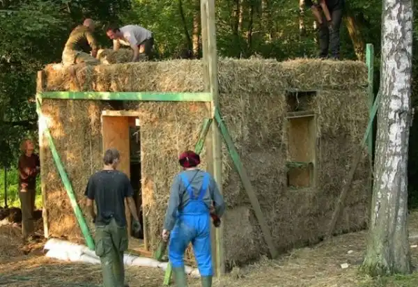 Romanian straw bale7