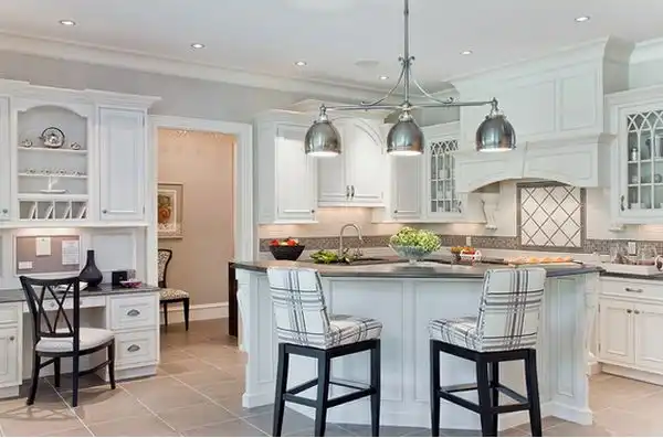 Round kitchen island for big areas