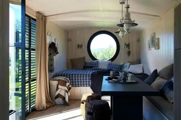 Rustic black house on wheels4