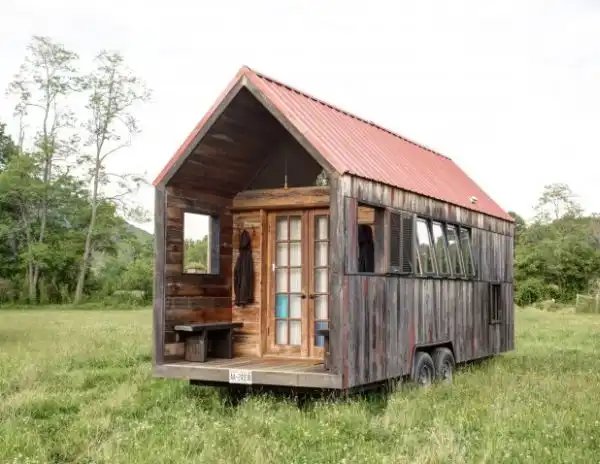 Rustic charm only 200 sqft