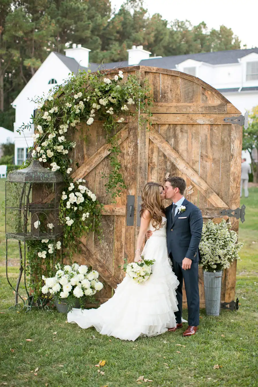 rustic-wedding-photo-area