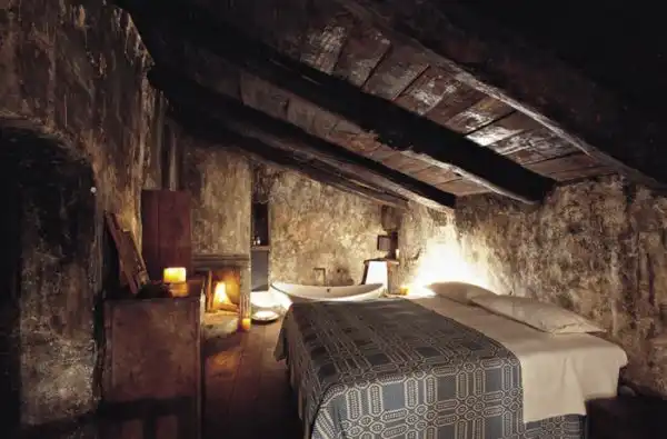 Sextantio stefano blue blanket bedroom