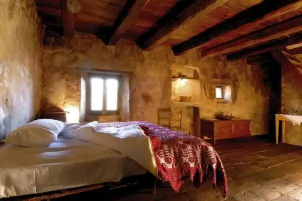 Sextantio stefano blue blanket bedroom21