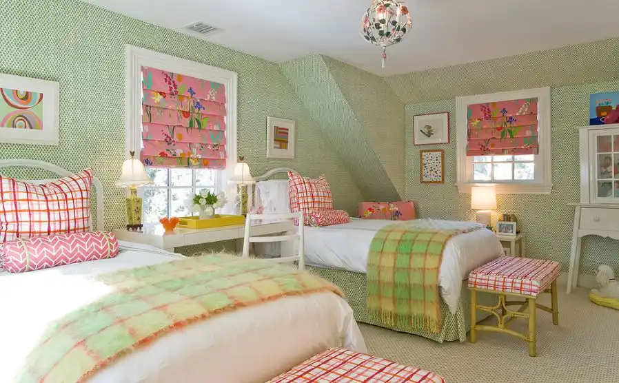 Shared room for twin girls
