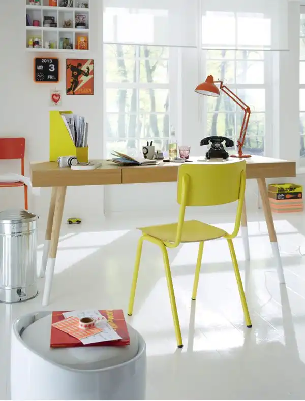 Simple colofrul desk