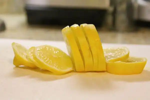 Sliced lemon