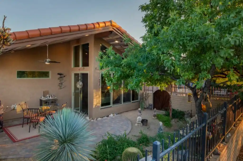 Small desert yard 1024x680