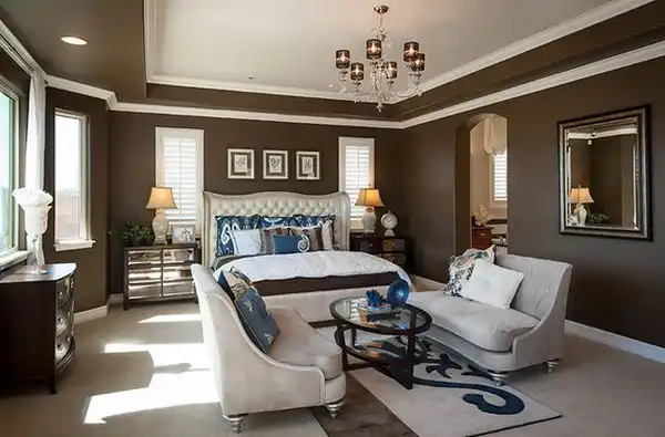 Spacious bedroom decorate the sitting area